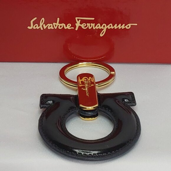 SALVADOR FERRAGAMO 'GANCINI' LEATHER KEY FOB GOLD KEY RING W/ORIGINAL BOX - Picture 6 of 16